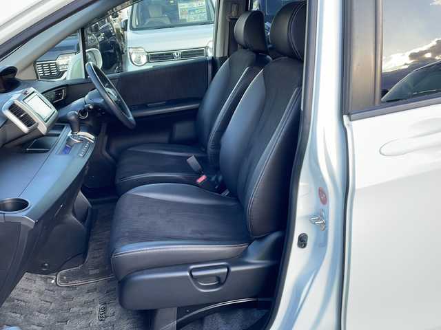 ホンダ フリード G プレミアムエディション 徳島県 2016(平28)年 4.1万km ホワイトオーキッドパール 純正7インチSDナビ/（Bluetooth/フルセグ/CD/DVD）/バックカメラ/純正フリップダウンモニター/両側パワースライドドア/クルーズコントロール/黒半革シート/HIDヘッドライト/オートライト/ビルトインETC/純正フロアマット/電格ミラー/ドアバイザー/スマートキー