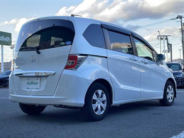 ホンダ フリード G プレミアムエディション 徳島県 2016(平28)年 4.1万km ホワイトオーキッドパール 純正7インチSDナビ/（Bluetooth/フルセグ/CD/DVD）/バックカメラ/純正フリップダウンモニター/両側パワースライドドア/クルーズコントロール/黒半革シート/HIDヘッドライト/オートライト/ビルトインETC/純正フロアマット/電格ミラー/ドアバイザー/スマートキー