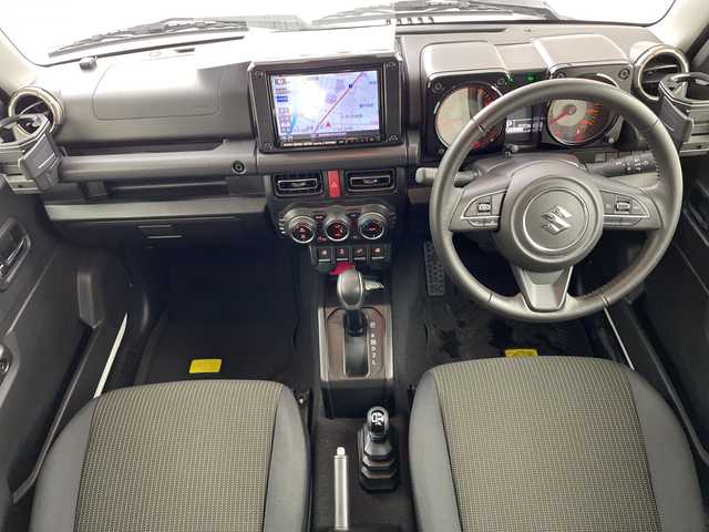 スズキ ジムニー シエラ JC 熊本県 2022(令4)年 1.7万km ピュアホワイトP 純正8型SDナビ/フルセグテレビ/CD/DVD/SD/Bluetooth/USB/バックカメラ/前ドライブレコーダー/クルーズコントロール/衝突軽減ブレーキ/レーンキープアシスト/スズキセーフティーサポート/ビルトインETC/革ハンドル/ハンドルリモコン/前席シートヒーター/アイドリングストップ/オートライト/フォグ/スマートキー/スペアキー/純正ラバーマット