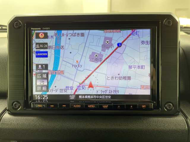 スズキ ジムニー シエラ JC 熊本県 2022(令4)年 1.7万km ピュアホワイトP 純正8型SDナビ/フルセグテレビ/CD/DVD/SD/Bluetooth/USB/バックカメラ/前ドライブレコーダー/クルーズコントロール/衝突軽減ブレーキ/レーンキープアシスト/スズキセーフティーサポート/ビルトインETC/革ハンドル/ハンドルリモコン/前席シートヒーター/アイドリングストップ/オートライト/フォグ/スマートキー/スペアキー/純正ラバーマット