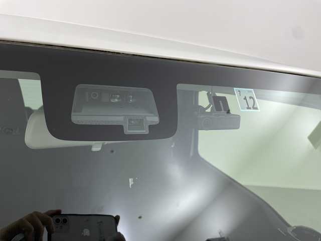 スズキ ジムニー シエラ JC 熊本県 2022(令4)年 1.7万km ピュアホワイトP 純正8型SDナビ/フルセグテレビ/CD/DVD/SD/Bluetooth/USB/バックカメラ/前ドライブレコーダー/クルーズコントロール/衝突軽減ブレーキ/レーンキープアシスト/スズキセーフティーサポート/ビルトインETC/革ハンドル/ハンドルリモコン/前席シートヒーター/アイドリングストップ/オートライト/フォグ/スマートキー/スペアキー/純正ラバーマット