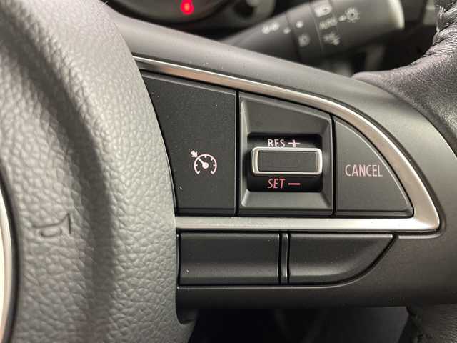 スズキ ジムニー シエラ JC 熊本県 2022(令4)年 1.7万km ピュアホワイトP 純正8型SDナビ/フルセグテレビ/CD/DVD/SD/Bluetooth/USB/バックカメラ/前ドライブレコーダー/クルーズコントロール/衝突軽減ブレーキ/レーンキープアシスト/スズキセーフティーサポート/ビルトインETC/革ハンドル/ハンドルリモコン/前席シートヒーター/アイドリングストップ/オートライト/フォグ/スマートキー/スペアキー/純正ラバーマット