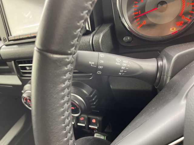 スズキ ジムニー シエラ JC 熊本県 2022(令4)年 1.7万km ピュアホワイトP 純正8型SDナビ/フルセグテレビ/CD/DVD/SD/Bluetooth/USB/バックカメラ/前ドライブレコーダー/クルーズコントロール/衝突軽減ブレーキ/レーンキープアシスト/スズキセーフティーサポート/ビルトインETC/革ハンドル/ハンドルリモコン/前席シートヒーター/アイドリングストップ/オートライト/フォグ/スマートキー/スペアキー/純正ラバーマット