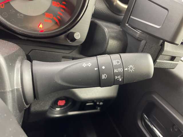 スズキ ジムニー シエラ JC 熊本県 2022(令4)年 1.7万km ピュアホワイトP 純正8型SDナビ/フルセグテレビ/CD/DVD/SD/Bluetooth/USB/バックカメラ/前ドライブレコーダー/クルーズコントロール/衝突軽減ブレーキ/レーンキープアシスト/スズキセーフティーサポート/ビルトインETC/革ハンドル/ハンドルリモコン/前席シートヒーター/アイドリングストップ/オートライト/フォグ/スマートキー/スペアキー/純正ラバーマット