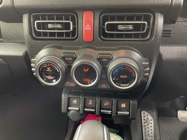 スズキ ジムニー シエラ JC 熊本県 2022(令4)年 1.7万km ピュアホワイトP 純正8型SDナビ/フルセグテレビ/CD/DVD/SD/Bluetooth/USB/バックカメラ/前ドライブレコーダー/クルーズコントロール/衝突軽減ブレーキ/レーンキープアシスト/スズキセーフティーサポート/ビルトインETC/革ハンドル/ハンドルリモコン/前席シートヒーター/アイドリングストップ/オートライト/フォグ/スマートキー/スペアキー/純正ラバーマット