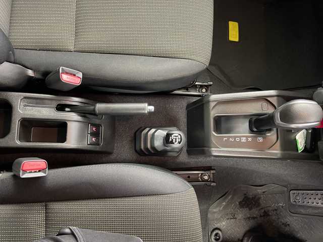 スズキ ジムニー シエラ JC 熊本県 2022(令4)年 1.7万km ピュアホワイトP 純正8型SDナビ/フルセグテレビ/CD/DVD/SD/Bluetooth/USB/バックカメラ/前ドライブレコーダー/クルーズコントロール/衝突軽減ブレーキ/レーンキープアシスト/スズキセーフティーサポート/ビルトインETC/革ハンドル/ハンドルリモコン/前席シートヒーター/アイドリングストップ/オートライト/フォグ/スマートキー/スペアキー/純正ラバーマット