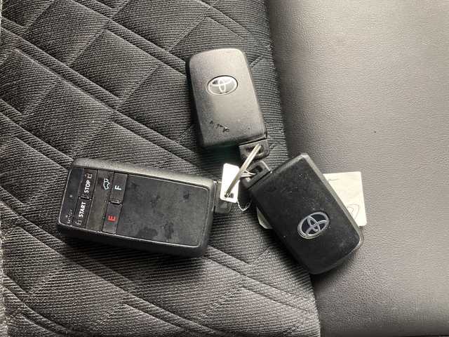 トヨタ ハリアー ハイブリッド プレミアム アドバンスドP 道央・札幌 2014(平26)年 2.8万km ブラック ・４WD/ハイブリッド/寒冷地仕様/・トヨタセーフティセンス/・プリクラッシュセーフティ/・純正メーカーナビ/・JBLサウンドシステム/・DVD.CD.SD.BT./・パノラミックビューモニター/・ムーンルーフ/・レーダークルーズコントロール/・フロントリップスポイラー/・パワーバックドア/・ハーフレザーシート/パワーシート/・LEDライト/オートハイビーム/・ウッドコンビハンドル/・キー一体型純正エンジンスターター/・スマートキーｘ２/・置くだけ充電