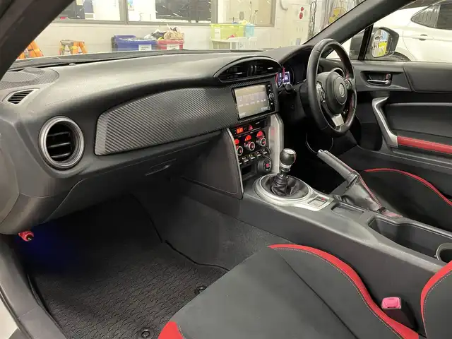 トヨタ ８６ GT 千葉県 2017(平29)年 2.6万km クリスタルホワイトパール ワンオーナー/TRDエアロ/TRDマフラー/TRD18インチAW/純正SDナビ/フルセグTV（NSZT-W66T）/バックカメラLEDヘッドライト/LEDフォグライト/保証書/取扱説明書/スペアキー