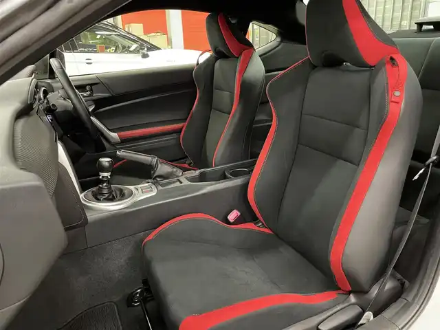 トヨタ ８６ GT 千葉県 2017(平29)年 2.6万km クリスタルホワイトパール ワンオーナー/TRDエアロ/TRDマフラー/TRD18インチAW/純正SDナビ/フルセグTV（NSZT-W66T）/バックカメラLEDヘッドライト/LEDフォグライト/保証書/取扱説明書/スペアキー