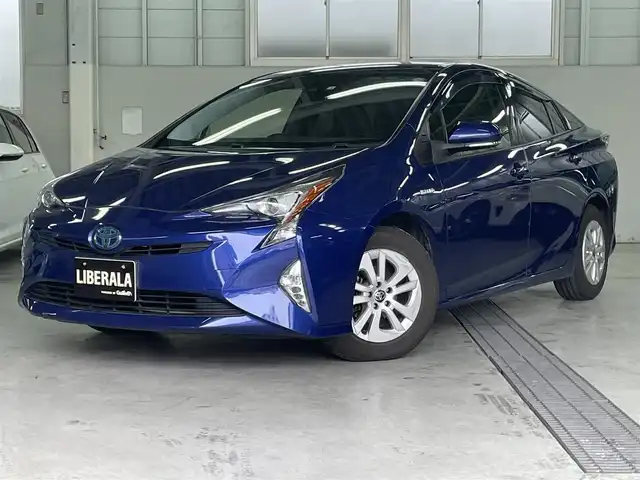 トヨタ プリウス S 兵庫県 2016(平28)年 13.5万km ダークブルーマイカM ・Bluetooth/・バックカメラ/・純正ナビ/・オートライト/・TV/・LEDヘッドライト