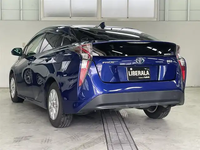 トヨタ プリウス S 兵庫県 2016(平28)年 13.5万km ダークブルーマイカM ・Bluetooth/・バックカメラ/・純正ナビ/・オートライト/・TV/・LEDヘッドライト