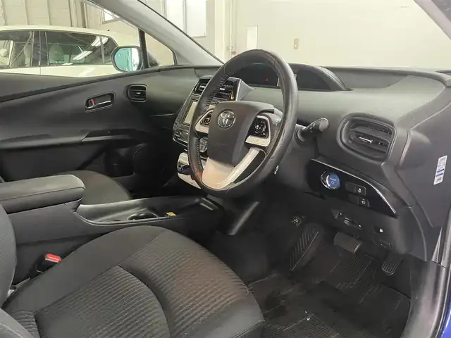 トヨタ プリウス S 兵庫県 2016(平28)年 13.5万km ダークブルーマイカM ・Bluetooth/・バックカメラ/・純正ナビ/・オートライト/・TV/・LEDヘッドライト