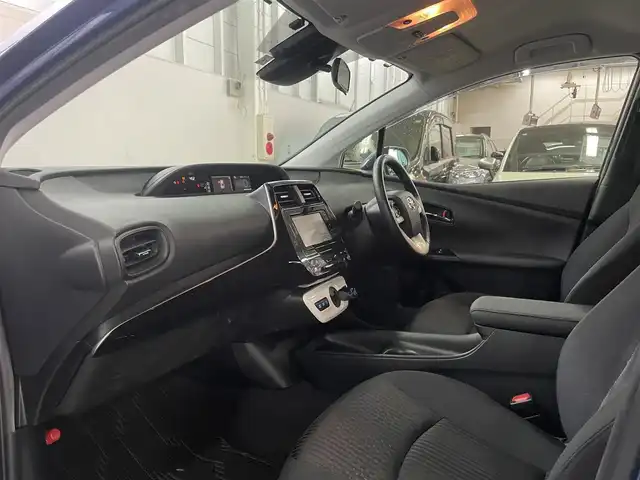 トヨタ プリウス S 兵庫県 2016(平28)年 13.5万km ダークブルーマイカM ・Bluetooth/・バックカメラ/・純正ナビ/・オートライト/・TV/・LEDヘッドライト