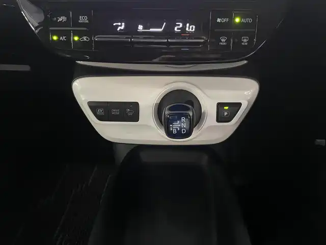 トヨタ プリウス S 兵庫県 2016(平28)年 13.5万km ダークブルーマイカM ・Bluetooth/・バックカメラ/・純正ナビ/・オートライト/・TV/・LEDヘッドライト