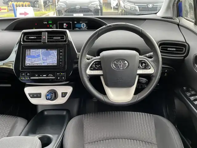 トヨタ プリウス S 愛知県 2016(平28)年 13.5万km ダークブルーマイカM (株)IDOMが運営する【じしゃロン名古屋鳴海店】の自社ローン専用車両になりますこちらは現金またはオートローンご利用時の価格です。自社ローンご希望の方は別途その旨お申付け下さい/スマートキー/純正ナビ・TV/バックカメラ/ETC/LEDライト