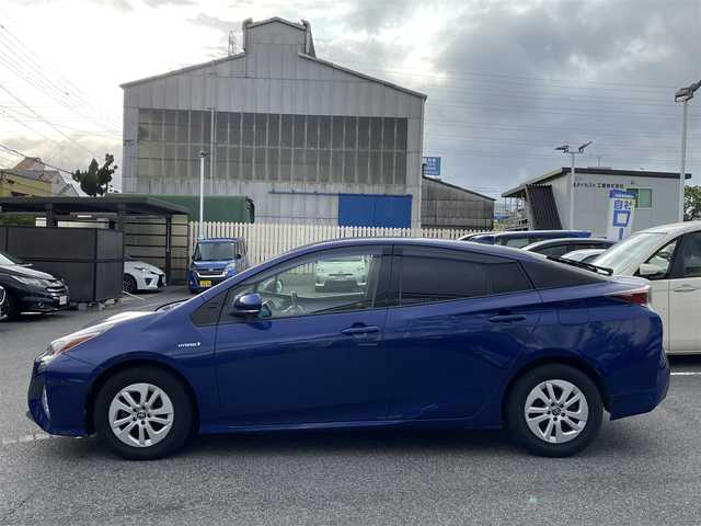 トヨタ プリウス S 愛知県 2016(平28)年 13.5万km ダークブルーマイカM (株)IDOMが運営する【じしゃロン名古屋鳴海店】の自社ローン専用車両になりますこちらは現金またはオートローンご利用時の価格です。自社ローンご希望の方は別途その旨お申付け下さい/スマートキー/純正ナビ・TV/バックカメラ/ETC/LEDライト