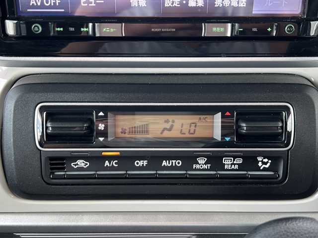 スズキ スペーシア HYBRID X 石川県 2018(平30)年 6万km ピュアホワイトP ・社外SDナビ(フルセグ・DVD・CD・FM・AM)/・両側パワースライドドア/・前席シートヒーター/・ベンチシート/・プッシュスタート/・４WD/・スペアキー(1本)/・コーナーセンサー(後ろのみ)/・サンシェード
