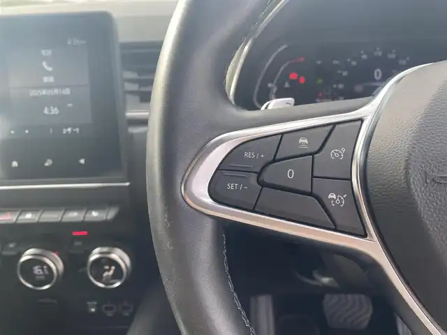 ルノー ルノー キャプチャー インテンス 福岡県 2022(令4)年 1.8万km パール ・アダプティブクルーズコントロール/・純正HDDナビ/USB/AppleCarPlay/・全方位カメラ/・ハーフレザーシート/シートヒーター/・社外前後ドライブレコーダー/・ETC/・純正18AW/・プッシュスタート/・アイドリングストップ/・スマートキー/・レーンキープアシスト/・オートライト/・LEDライト