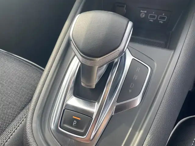ルノー ルノー キャプチャー インテンス 福岡県 2022(令4)年 1.8万km パール ・アダプティブクルーズコントロール/・純正HDDナビ/USB/AppleCarPlay/・全方位カメラ/・ハーフレザーシート/シートヒーター/・社外前後ドライブレコーダー/・ETC/・純正18AW/・プッシュスタート/・アイドリングストップ/・スマートキー/・レーンキープアシスト/・オートライト/・LEDライト