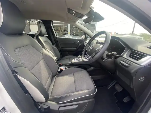 ルノー ルノー キャプチャー インテンス 福岡県 2022(令4)年 1.8万km パール ・アダプティブクルーズコントロール/・純正HDDナビ/USB/AppleCarPlay/・全方位カメラ/・ハーフレザーシート/シートヒーター/・社外前後ドライブレコーダー/・ETC/・純正18AW/・プッシュスタート/・アイドリングストップ/・スマートキー/・レーンキープアシスト/・オートライト/・LEDライト