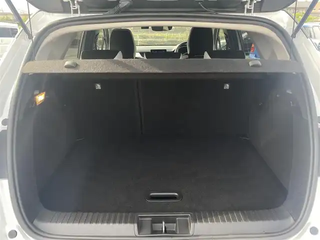 ルノー ルノー キャプチャー インテンス 福岡県 2022(令4)年 1.8万km パール ・アダプティブクルーズコントロール/・純正HDDナビ/USB/AppleCarPlay/・全方位カメラ/・ハーフレザーシート/シートヒーター/・社外前後ドライブレコーダー/・ETC/・純正18AW/・プッシュスタート/・アイドリングストップ/・スマートキー/・レーンキープアシスト/・オートライト/・LEDライト