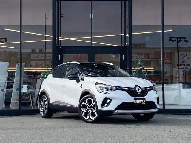 ルノー ルノー キャプチャー インテンス 福岡県 2022(令4)年 1.8万km パール ・アダプティブクルーズコントロール/・純正HDDナビ/USB/AppleCarPlay/・全方位カメラ/・ハーフレザーシート/シートヒーター/・社外前後ドライブレコーダー/・ETC/・純正18AW/・プッシュスタート/・アイドリングストップ/・スマートキー/・レーンキープアシスト/・オートライト/・LEDライト