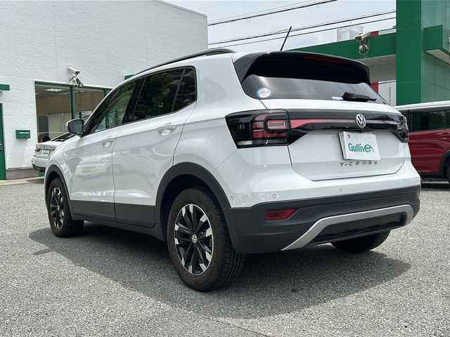 フォルクスワーゲン Ｔ－クロス TSI 1st 大阪府 2020(令2)年 1.4万km ピュアホワイト ワンオーナー/純正SDメモリナビ/・AM/FM/CD/DVD/Bluetooth/・フルセグテレビ/バックカメラ/ビルトインETC2.0/ドライブレコーダー/クルーズコントロール/パーキングアシスト/ブラインドスポットモニター/アイドリングストップ/横滑り防止装置/コーナーセンサー/ワイヤレススマホ充電/LEDヘッドライト/オートライト/オートエアコン/プッシュスタートボタン/スマートキー×2/ステアリングリモコン/革巻きステアリング/純正16インチアルミホイール/12V充電器/USBジャック/純正フロアマット/保証書/取扱説明書