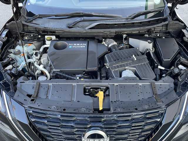 日産 エクストレイル X e－4ORCE 山口県 2022(令4)年 3.2万km ダイヤモンドブラック 純正12.3型ニッサンコネクトナビ/・メモリナビ/・AppleCarPlay/AndroidAuto/・フルセグTV/・USB入力端子/・Bluetooth接続/・AM/FMラジオ/バックカメラ/インテリジェントアラウンドビューモニター/パワーバックドア/前後ドライブレコーダー/ETC2.0/スマートキー×２/プッシュスタート/デジタルインナーミラー/パワーシート/シートヒーター/ステアリングヒーター/取扱説明書/保証書/プロパイロット/インテリジェントエマージェンシーブレーキ/車線逸脱防止支援/車線逸脱警報/後側方車両検知警報/踏み間違い衝突防止/後退時車両検知警報/ハイビームアシスト/LEDヘッドランプ/ヒルディセントコントロール/AC100V/1500W電源