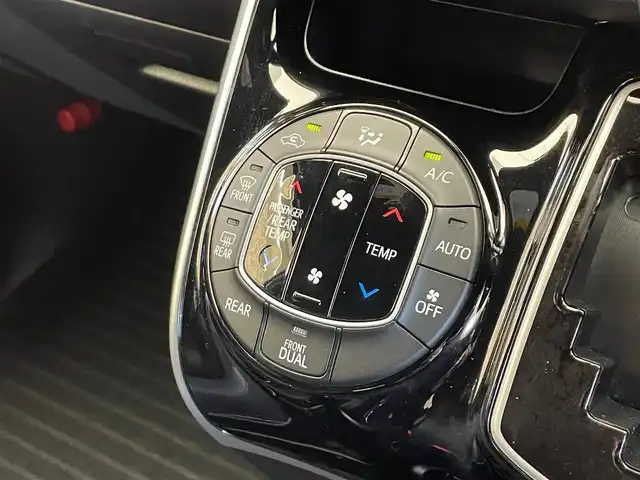 トヨタ ヴォクシー ZS 煌Ⅲ 岩手県 2021(令3)年 3.8万km ホワイトパールクリスタルシャイン ４WD/ALPINE９インチナビ（Bluetooth CD DVD フルセグ）/ALPINE後席モニター/寒冷地仕様/両側パワースライドドア/トヨタセーフティセンス/プリクラッシュセーフティ/コーナーセンサー/パーキングサポートブレーキ/クルーズコントロール/レーンアシスト/先行車発進お知らせ機能/ステアリングスイッチ/LEDヘッドライト/純正１６インチアルミホイール/バックカメラ/アイドリングストップ/MT付きAT/横滑り防止装置/３列シート/ロールサンシェード/ウォークスルー
