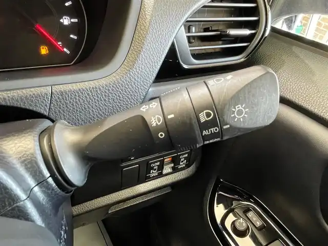 トヨタ ヴォクシー ZS 煌Ⅲ 岩手県 2021(令3)年 3.8万km ホワイトパールクリスタルシャイン ４WD/ALPINE９インチナビ（Bluetooth CD DVD フルセグ）/ALPINE後席モニター/寒冷地仕様/両側パワースライドドア/トヨタセーフティセンス/プリクラッシュセーフティ/コーナーセンサー/パーキングサポートブレーキ/クルーズコントロール/レーンアシスト/先行車発進お知らせ機能/ステアリングスイッチ/LEDヘッドライト/純正１６インチアルミホイール/バックカメラ/アイドリングストップ/MT付きAT/横滑り防止装置/３列シート/ロールサンシェード/ウォークスルー