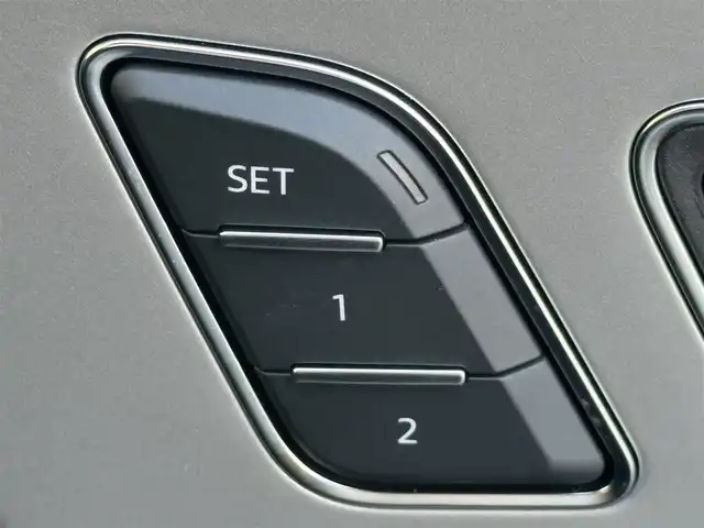 アウディ Ｑ７ 3．0TFSI クワトロ 島根県 2017(平29)年 6.8万km グレイシアホワイトメタリック 純正ナビ/CD/DVD/DTV/Bluetooth/バックカメラ/黒革シート/パワーシート/メモリーシート /シートヒーター /レーダークルーズコントロール/パワーバックドア /AW付きサマータイヤ積み込み/LEDオートライト/バーチャルコックピック/ビルトインETC