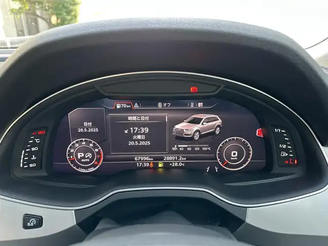 アウディ Ｑ７ 3．0TFSI クワトロ 島根県 2017(平29)年 6.8万km グレイシアホワイトメタリック 純正ナビ/CD/DVD/DTV/Bluetooth/バックカメラ/黒革シート/パワーシート/メモリーシート /シートヒーター /レーダークルーズコントロール/パワーバックドア /AW付きサマータイヤ積み込み/LEDオートライト/バーチャルコックピック/ビルトインETC