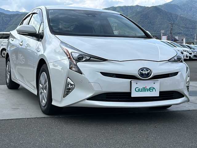 トヨタ プリウス Sセーフティプラス 山梨県 2017(平29)年 6.7万km ホワイトパールクリスタルシャイン 純正ナビ/バックモニター /ETC/セーフティセンス /クルーズコントロール　/レーンキープアシスト　/オートマチックハイビーム　/オートエアコン　/プッシュスタート　/アイドリングストップ/コーナーセンサー/パワーウインドウ/純正フロアマット
