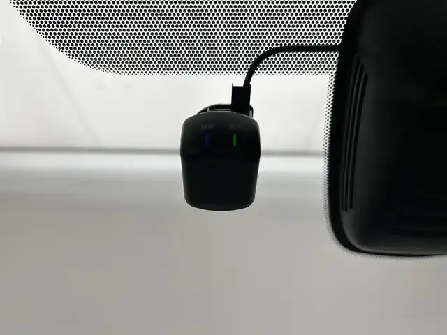 日産 セレナ e－パワー HWS V アーバンクロム 愛媛県 2022(令4)年 3.7万km ダイヤモンドブラック ・１０型ナビ/（フルセグＴＶ・ＢＴ・ＦＭＡＭ・ＳＤ・ＣＤ・ＤＶＤ）/・全方位カメラ　/・１１型後席モニター　/・ＥＴＣ　/・前方ドラレコ　/・プロパイロット　/・衝突軽減ブレーキ　/・レーンキープアシスト　/・レーダークルーズコントロール/・両側パワースライドドア/・ステアリングヒーター/・DN席シートヒーター