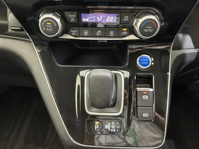 日産 セレナ e－パワー HWS V アーバンクロム 愛媛県 2022(令4)年 3.7万km ダイヤモンドブラック ・１０型ナビ/（フルセグＴＶ・ＢＴ・ＦＭＡＭ・ＳＤ・ＣＤ・ＤＶＤ）/・全方位カメラ　/・１１型後席モニター　/・ＥＴＣ　/・前方ドラレコ　/・プロパイロット　/・衝突軽減ブレーキ　/・レーンキープアシスト　/・レーダークルーズコントロール/・両側パワースライドドア/・ステアリングヒーター/・DN席シートヒーター