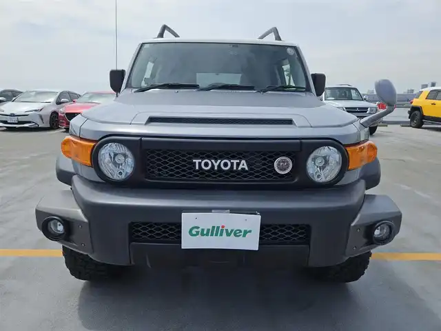 トヨタ ＦＪクルーザー 富山県 2012(平24)年 4.5万km セメントグレーM/ホワイト 〇ルーフレール/〇TRDスキッドプレート/〇TRUSTマフラー/〇4×4エンジニアリングショックアブソーバー/〇リフトアップ/〇社外9インチナビ/〇フルセグTV/〇背面タイヤ/〇リアラダー/〇ドライブレコーダー/〇純正17インチスチールホイール/〇マニュアルエアコン/〇ブラック撥水/防水ファブリックシート/〇リモコンキー/〇禁煙車