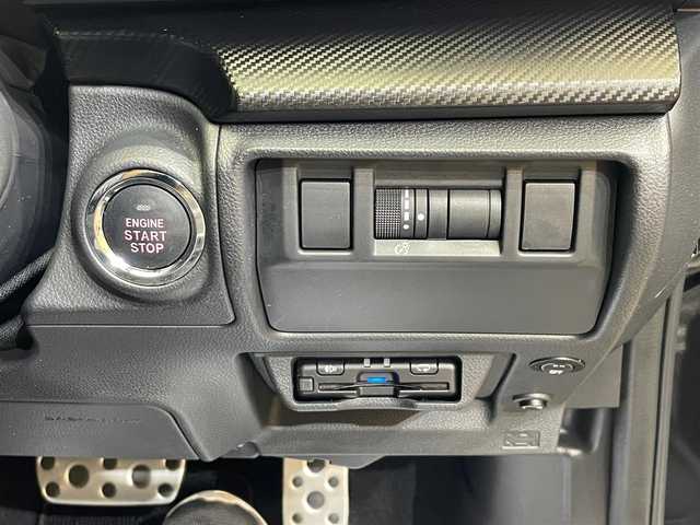 スバル クロストレック リミテッド 岩手県 2023(令5)年 5.2万km クリスタルブラックシリカ ４WD/寒冷地仕様/全周囲カメラ/ワイヤレス充電器/アイサイト/アイサイトツーリングアシスト/全車速追従機能付きクルーズコントロール/アクティブレーンキープ/プリクラッシュブレーキ/エマージェンシーブレーキレーンキープ/誤発進抑制制御/先行車発進告知機能/アダプティブドライビングビーム/X-MODE/ヒルディセントコントロール/コーナーセンサー/11.6インチディスプレイオーディオ/フルセグTV/AppleCarPlay・AndroidAuto/ETC/ステアリング連動ヘッドランプ/パワーシート/シートヒーター/ステアリングヒーター/純正18インチアルミホイール