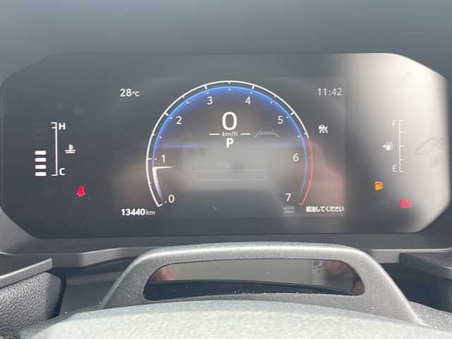 トヨタ ランドクルーザー ２５０ VX 青森県 2024(令6)年 1.4万km プラチナホワイトパールマイカ ・サンルーフ/・本革シート/・純正OPナビ/（12インチ大画面HDディスプレイ通信型ナビ）/・USB/HDMI/Bluetooth/・フルセグTV/・全方位モニター/・バックカメラ/・デジタルインナーミラー/・Toyota Safety Sense/・トヨタチームメイト/・プリクラッシュセーフティ/・レーントレーシングアシスト/・レーンディパーチャーアラート/・レーダークルーズコントロール（全車速追従機能付）/・アダプティブハイビームシステム/・オートマチックハイビーム/・ロードサインアシスト/・ドライバー異常時対応システム/・プロアクティブドライビングアシスト/・発進遅れ告知機能/・パーキングサポートブレーキ/・前席パワーシート/・シートヒーター/・エアーシート/・3列目電動格納シート/・本革ステアリング/・ステアリングスイッチ/・ルーフレール/・オプションヘッドライト/・フォグランプ/・スペアタイヤ/・ビルトインETC/・フロアマット/・ドアバイザー/・ヒッチメンバー