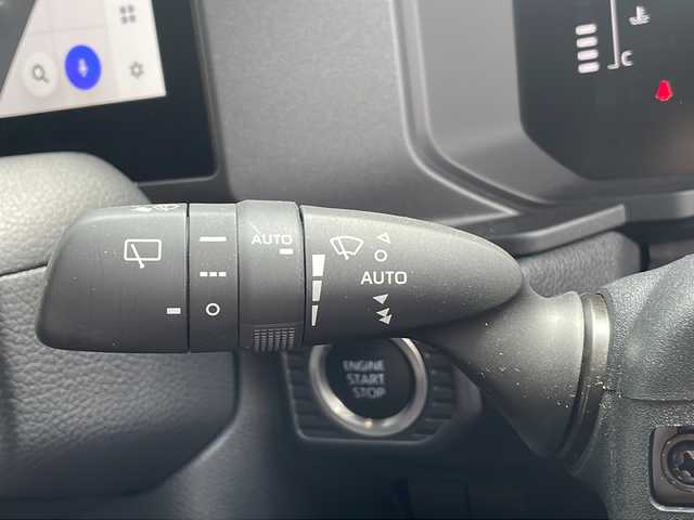 トヨタ ランドクルーザー ２５０ VX 青森県 2024(令6)年 1.4万km プラチナホワイトパールマイカ ・サンルーフ/・本革シート/・純正OPナビ/（12インチ大画面HDディスプレイ通信型ナビ）/・USB/HDMI/Bluetooth/・フルセグTV/・全方位モニター/・バックカメラ/・デジタルインナーミラー/・Toyota Safety Sense/・トヨタチームメイト/・プリクラッシュセーフティ/・レーントレーシングアシスト/・レーンディパーチャーアラート/・レーダークルーズコントロール（全車速追従機能付）/・アダプティブハイビームシステム/・オートマチックハイビーム/・ロードサインアシスト/・ドライバー異常時対応システム/・プロアクティブドライビングアシスト/・発進遅れ告知機能/・パーキングサポートブレーキ/・前席パワーシート/・シートヒーター/・エアーシート/・3列目電動格納シート/・本革ステアリング/・ステアリングスイッチ/・ルーフレール/・オプションヘッドライト/・フォグランプ/・スペアタイヤ/・ビルトインETC/・フロアマット/・ドアバイザー/・ヒッチメンバー
