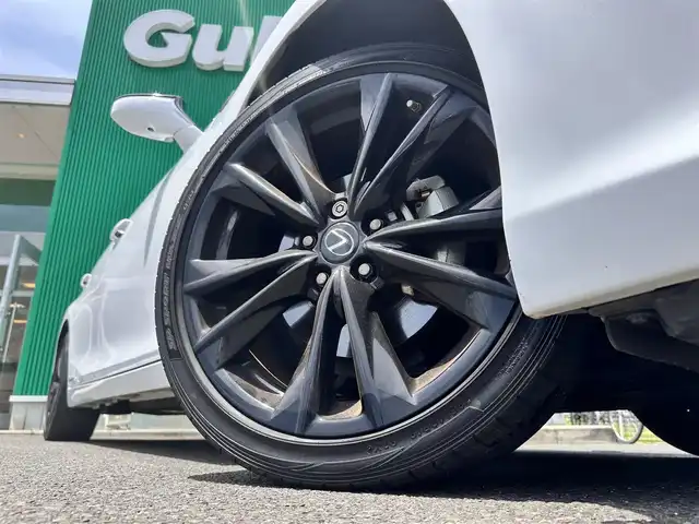 レクサス ＥＳ 300h Fスポーツ 宮城県 2021(令3)年 3.2万km ホワイトノーヴァガラスフレーク パノラミックビューモニターセット/・パノラミックビューモニター/・パーキングサポートブレーキ（後方歩行者）/ハンズフリーパワートランクリッド/＝＝＝/ムーンルーフ/セーフティシステムプラス/・プリクラッシュセーフティ/・レーントレーシングアシスト/・アダプティブハイビームシステム/・レーダークルーズコントロール/・ロードサインアシスト/・先行車発進告知機能/・ドライバー異常時対応システム/ブラインドスポットモニター/パーキングサポートブレーキ（静止物/後方接近車両）/純正ナビ/・フルセグTV/・Bluetooth/・AppleCarPlay/AndroidAuto/・USB端子/ETC2.0/L_tex(合皮)シート/シートヒーター／ベンチレーション/パワーシート（運転席メモリー機能付）/革巻きステアリング/ステアリングヒーター/パドルシフト/電動パーキングブレーキ/ブレーキホールド/3眼フルLEDヘッドランプ/オートライト/スマートキー＆プッシュスタート/電動サンシェード（リア）/純正19インチAW/純正フロアマット