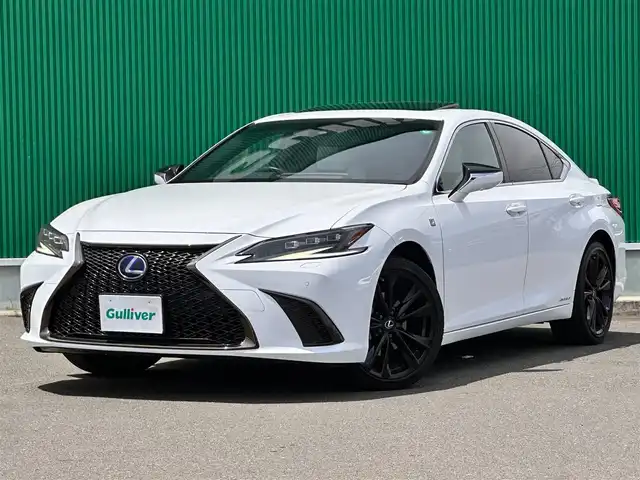 レクサス ＥＳ 300h Fスポーツ 宮城県 2021(令3)年 3.2万km ホワイトノーヴァガラスフレーク パノラミックビューモニターセット/・パノラミックビューモニター/・パーキングサポートブレーキ（後方歩行者）/ハンズフリーパワートランクリッド/＝＝＝/ムーンルーフ/セーフティシステムプラス/・プリクラッシュセーフティ/・レーントレーシングアシスト/・アダプティブハイビームシステム/・レーダークルーズコントロール/・ロードサインアシスト/・先行車発進告知機能/・ドライバー異常時対応システム/ブラインドスポットモニター/パーキングサポートブレーキ（静止物/後方接近車両）/純正ナビ/・フルセグTV/・Bluetooth/・AppleCarPlay/AndroidAuto/・USB端子/ETC2.0/L_tex(合皮)シート/シートヒーター／ベンチレーション/パワーシート（運転席メモリー機能付）/革巻きステアリング/ステアリングヒーター/パドルシフト/電動パーキングブレーキ/ブレーキホールド/3眼フルLEDヘッドランプ/オートライト/スマートキー＆プッシュスタート/電動サンシェード（リア）/純正19インチAW/純正フロアマット