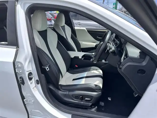 レクサス ＥＳ 300h Fスポーツ 宮城県 2021(令3)年 3.2万km ホワイトノーヴァガラスフレーク パノラミックビューモニターセット/・パノラミックビューモニター/・パーキングサポートブレーキ（後方歩行者）/ハンズフリーパワートランクリッド/＝＝＝/ムーンルーフ/セーフティシステムプラス/・プリクラッシュセーフティ/・レーントレーシングアシスト/・アダプティブハイビームシステム/・レーダークルーズコントロール/・ロードサインアシスト/・先行車発進告知機能/・ドライバー異常時対応システム/ブラインドスポットモニター/パーキングサポートブレーキ（静止物/後方接近車両）/純正ナビ/・フルセグTV/・Bluetooth/・AppleCarPlay/AndroidAuto/・USB端子/ETC2.0/L_tex(合皮)シート/シートヒーター／ベンチレーション/パワーシート（運転席メモリー機能付）/革巻きステアリング/ステアリングヒーター/パドルシフト/電動パーキングブレーキ/ブレーキホールド/3眼フルLEDヘッドランプ/オートライト/スマートキー＆プッシュスタート/電動サンシェード（リア）/純正19インチAW/純正フロアマット