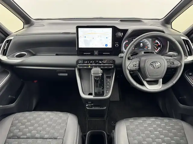 トヨタ ヴォクシー S－Z 福岡県 2023(令5)年 1.7万km アティチュードブラックマイカ １４型後席モニター　/純正１０．５型ＤＡナビ　/バックカメラ　/快適利便パッケージ　/ビルトインＥＴＣ２．０　/デジタルルームミラー　/レーダークルーズコントロール　/トヨタセーフティセンス　/衝突軽減ブレーキ　/レーンキープ　/アクセル踏み間違い防止　/ブラインドスポットモニター　/ヘッドアップディスプレイ　/両側電動スライドドア　/ハーフレザーシート　/シートヒーター　/ステアリングヒーター/パワーバックドア　/３眼ＬＥＤヘッドライト