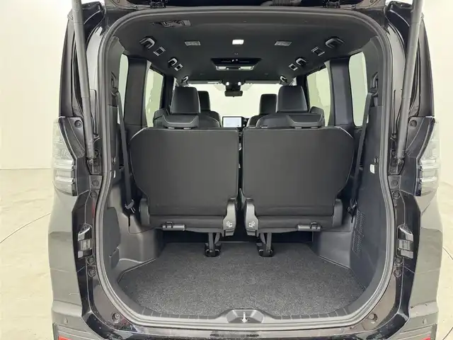 トヨタ ヴォクシー S－Z 福岡県 2023(令5)年 1.7万km アティチュードブラックマイカ １４型後席モニター　/純正１０．５型ＤＡナビ　/バックカメラ　/快適利便パッケージ　/ビルトインＥＴＣ２．０　/デジタルルームミラー　/レーダークルーズコントロール　/トヨタセーフティセンス　/衝突軽減ブレーキ　/レーンキープ　/アクセル踏み間違い防止　/ブラインドスポットモニター　/ヘッドアップディスプレイ　/両側電動スライドドア　/ハーフレザーシート　/シートヒーター　/ステアリングヒーター/パワーバックドア　/３眼ＬＥＤヘッドライト