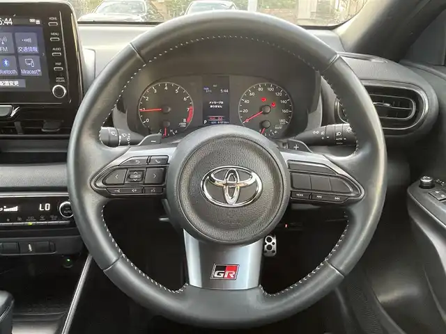 トヨタ ＧＲヤリス RS 宮城県 2021(令3)年 6.2万km スーパーホワイトⅡ 走行距離：61816ｋｍ/ワンオーナー/エンジンスターター/デュアルエアコン/純正スタッドレスタイヤ/前後ドライブレコーダー/パドルシフト/純正フロアマット/社外アルミホイール/ＡＭ・ＦＭ・ＢＴ/ＥＴＣ