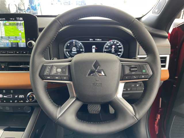三菱 アウトランダー ＰＨＥＶ P 道央・札幌 2021(令3)年 0.9万km レッドダイヤモンド ・４WD/プラグインHV/BOSEサウンド/・純正スマホ連携ナビ/フルセグTV/・マルチアラウンドモニター/・レーダークルーズコントロール/・衝突被害軽減ブレーキシステム/・踏み間違い衝突防止アシスト/・車線逸脱警報システム/車線逸脱防止支援機能/・ふらつき警報/前方衝突予測警報/標識認識システム/・後側方衝突被害防止支援システム/・後側方車両検知警報システム/後退時車両検知警報システム/・ハンズフリーパワーバックドア/・セミアニリン本革シート/・全席シートヒーター/メモリーPシート/・LEDヘッドランプ/LEDフロントフォグランプ/・LEDデイタイムランニングランプ/・純正20インチアルミホイール/・革巻きステアリングホイール/・ワイヤレス充電/USBポート/・ステアリングヒーター/・左右後席独立温度調整オートエアコン