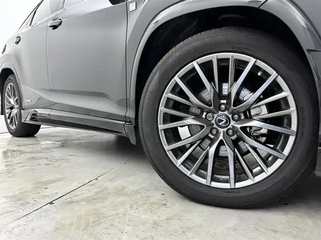 レクサス ＲＸ 450h Fスポーツ 福岡県 2021(令3)年 5.7万km グラファイトブラックガラスフレーク サンルーフ　/ＴＲＤエアロ　/マークレビンソンプレミアムサウンド　/純正ナビ／全方位カメラ　/ワイヤレス充電　/ETC２．０　/360°ドラレコ　/パワーバックドア　/ステアリングヒーター　/シートヒーター／ベンチレーション　/３眼ＬＥＤヘッドライト/ Ｌｅｘｕｓ　Ｓａｆｅｔｙ　Ｓｙｓｔｅｍ＋/・レーダークルーズコントロール　/・コーナーセンサー　/・衝突軽減ブレーキ　/・レーンキープ　/・ブラインドスポットモニター　/・アクセル踏み間違い防止　/・ヘッドアップディスプレイ　/・オートマチックハイビーム