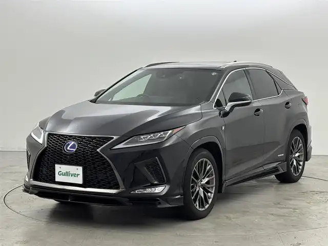 レクサス ＲＸ 450h Fスポーツ 福岡県 2021(令3)年 5.7万km グラファイトブラックガラスフレーク サンルーフ　/ＴＲＤエアロ　/マークレビンソンプレミアムサウンド　/純正ナビ／全方位カメラ　/ワイヤレス充電　/ETC２．０　/360°ドラレコ　/パワーバックドア　/ステアリングヒーター　/シートヒーター／ベンチレーション　/３眼ＬＥＤヘッドライト/ Ｌｅｘｕｓ　Ｓａｆｅｔｙ　Ｓｙｓｔｅｍ＋/・レーダークルーズコントロール　/・コーナーセンサー　/・衝突軽減ブレーキ　/・レーンキープ　/・ブラインドスポットモニター　/・アクセル踏み間違い防止　/・ヘッドアップディスプレイ　/・オートマチックハイビーム