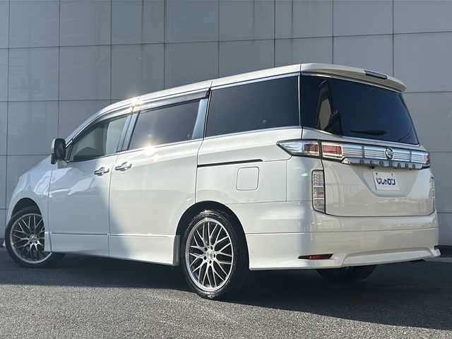 日産 エルグランド 250HWS アーバンクロム 埼玉県 2012(平24)年 14.3万km ブリリアントホワイトパール (株)IDOMが運営する【じしゃロン熊谷店】の自社ローン専用車両になりますこちらは現金またはオートローンご利用時の価格です。自社ローンご希望の方は別途その旨お申付け下さい/社外HDDナビ(AVIC-ZH99)/　CD/DVD/DTV/Bluetooth/USB/ALPINEフリップダウンモニター　TMX-R2200/両側パワースライドドア/バックカメラ/clazzioレザー調シートカバー/N席/2列目オットマン/社外20インチAW/プッシュスタート/スマートキー/ETC