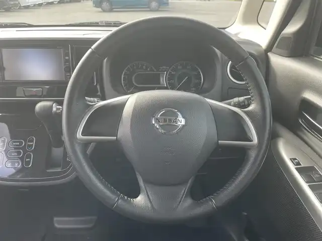 日産 デイズ ルークス ハイウェイスターX 岩手県 2016(平28)年 8.1万km ホワイトパール 純正SDナビ/AM/FM/CD/DVD/Bluetooth/フルセグTV/バックカメラ/アラウンドビューモニター/ETC/片側パワースライドドア/純正エンジンスターター/衝突被害軽減ブレーキ/横滑り防止装置/アイドリングストップ/オートライト/オートハイビーム/スマートキー/プッシュスタート/電動格納ミラー/純正14インチAW/純正フロアマット/ドアバイザー/保証書/取扱説明書